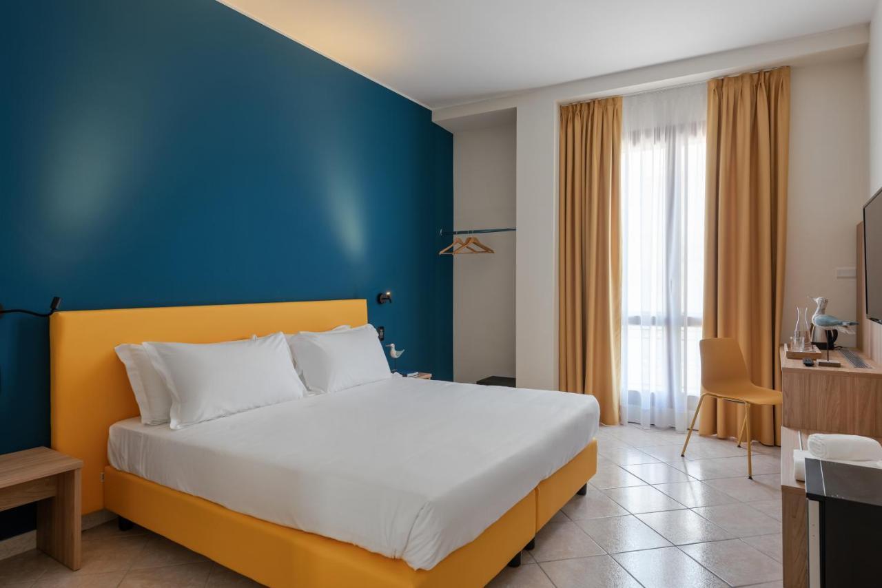 Hotel Riva Аласио Екстериор снимка