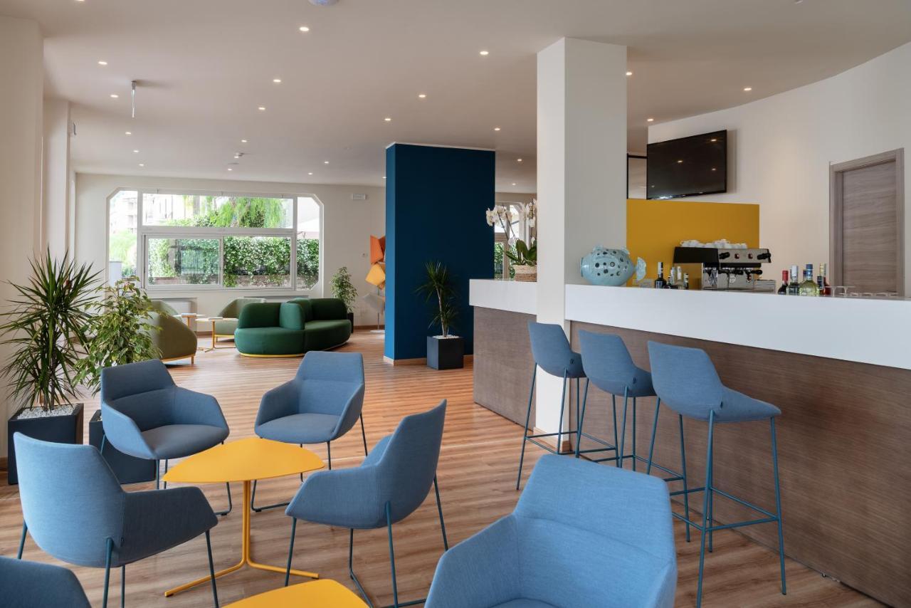 Hotel Riva Аласио Екстериор снимка