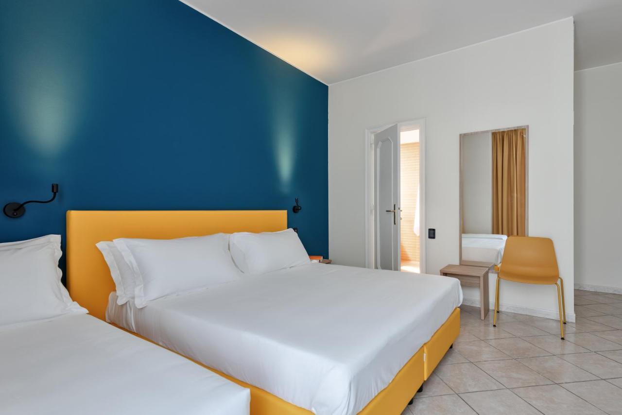 Hotel Riva Аласио Екстериор снимка