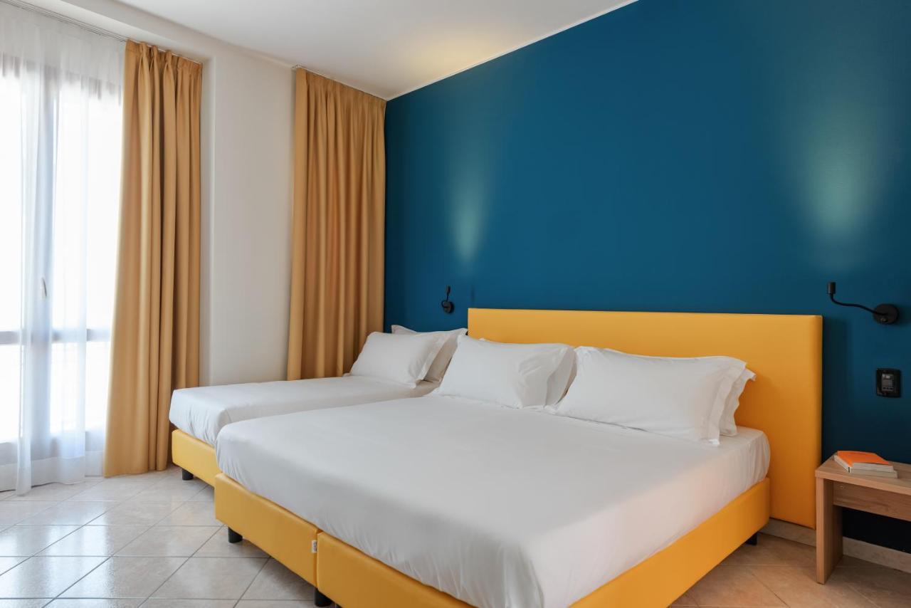 Hotel Riva Аласио Екстериор снимка