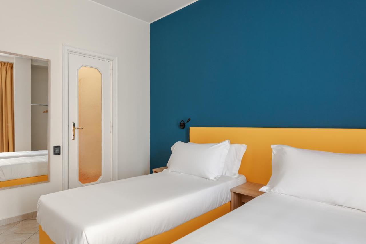 Hotel Riva Аласио Екстериор снимка